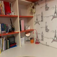 Scrivania angolare con libreria e comodino