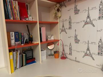 Scrivania angolare con libreria e comodino