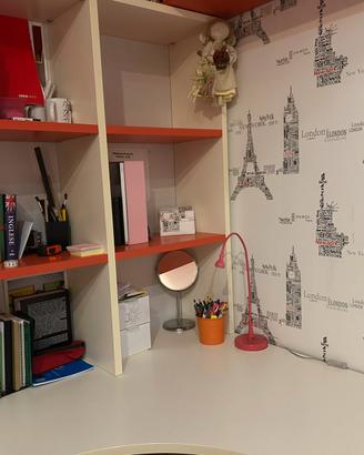 Scrivania angolare con libreria e comodino