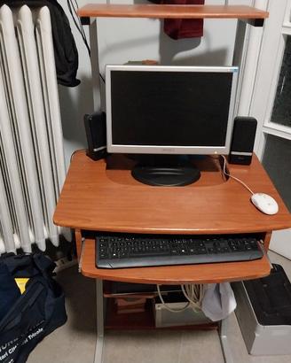 scrivania completa di compiuter