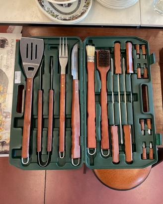Set utensili barbeque 18 pezzi