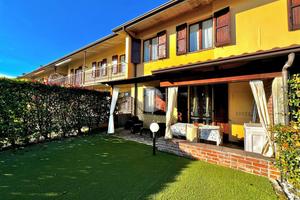 VILLA A SCHIERA A CASTELLI CALEPIO