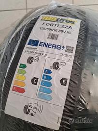 4 gomme nuove, mai usate né montate. Prezzo: