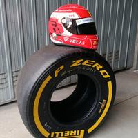 F1 casco Leclerc Ferrari e Gomma Pirelli Pzero 1:1