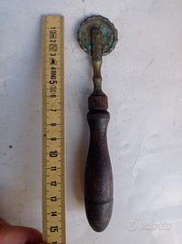 Antica Rara Rotella Speronella Tagliapasta

Taglia