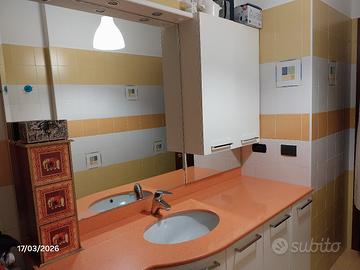 Mobile bagno con lavandino