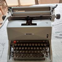 Storica Macchina da scrivere Olivetti 82 