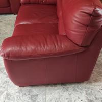 Divani in vera pelle rossa 3+2 posti ottime condiz