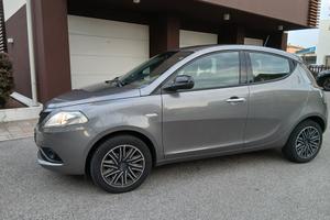 Lancia Ypsilon 1.2 69 CV 5 porte S&S Gold tua a € 