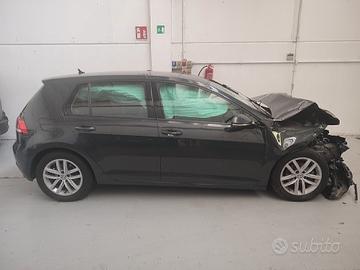 VOLKSWAGEN GOLF 2018 TSI BENZINA INCIDENTATA EURO6