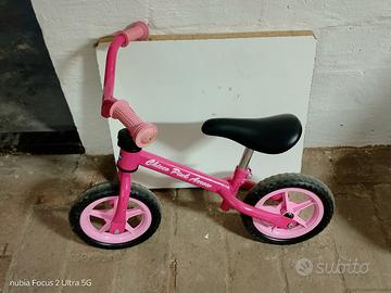 bici e vespa bambina