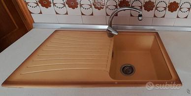 Lavello completo di miscelatore