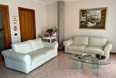 COPPIA DIVANI PELLE ARTIGIANALI