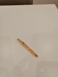 penna Yves Saint Laurent placcata oro e zaffiro 