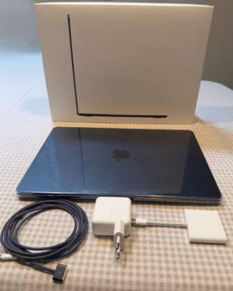 Apple MacBook Air 15" M2 Mezzanotte