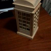 salvadanaio in legno a forma di cabina tel