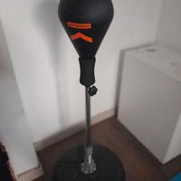 palla da boxe e guanti