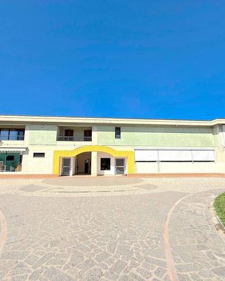 Immobile di 1400 m² con più di 5 locali a Città de
