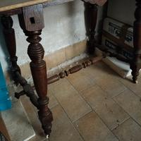 Tavolino basso piccolo antico gambe tornite 