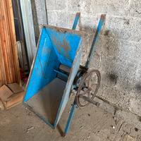 Pigiatrice manuale per uva d’epoca – vintage