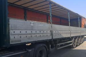 semirimorchio centinato buca coils