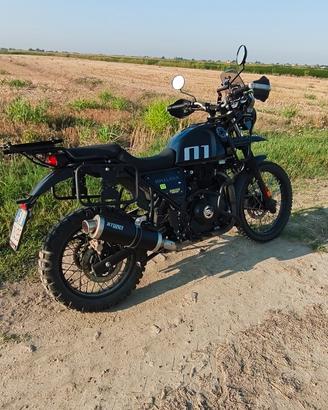 Royal Enfield Himalayan 411  accessoriata 