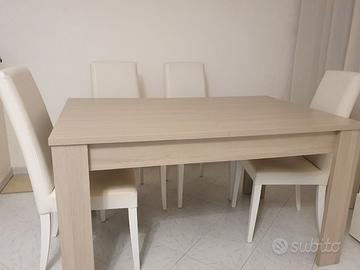 Tavolo con sedie