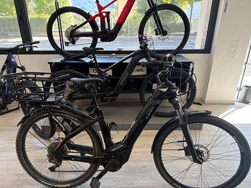 Bianchi e-Omnia C-Type city bike/trekking