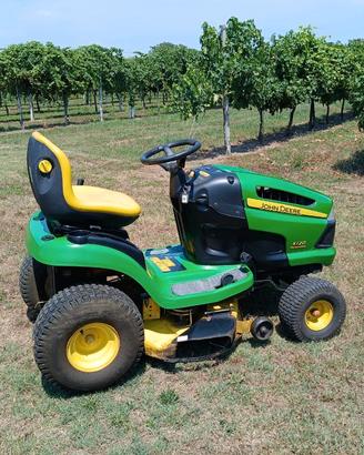 TRATTORINO TAGLIAERBA JOHN DEERE X120