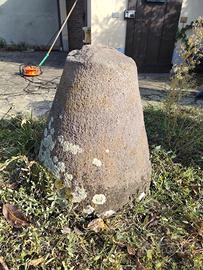 paracarro in pietra o rullo in granito