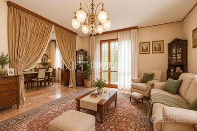 VILLA INDIPENDENTE CON GIARDINO PRIVATO, GARAGE E