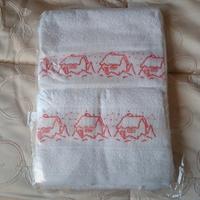 Asciugamani ricamati a mano 