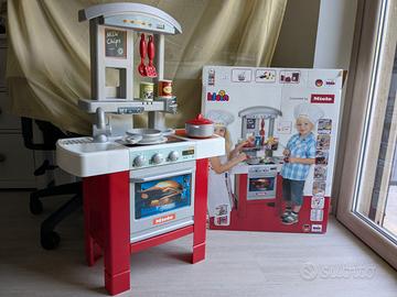 Cucina giocattolo Klein / Miele con set completo e