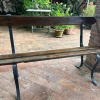 Coppia di antiche panche da esterno