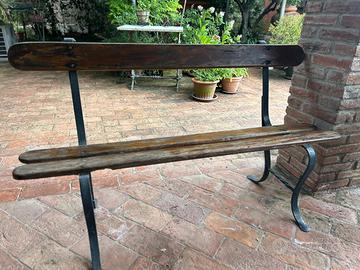 Coppia di antiche panche da esterno