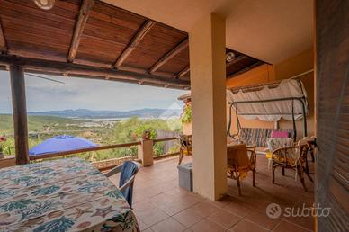 VILLA A SCHIERA CENTRALE A OLBIA