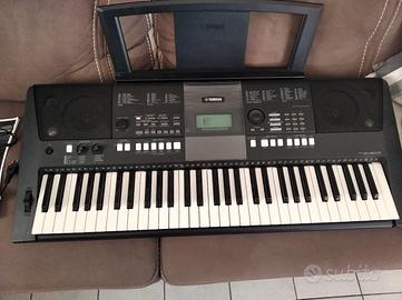 tastiera musicale Yamaha 