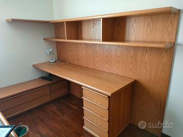 Scrivania, libreria e cassett. in legno massiccio
