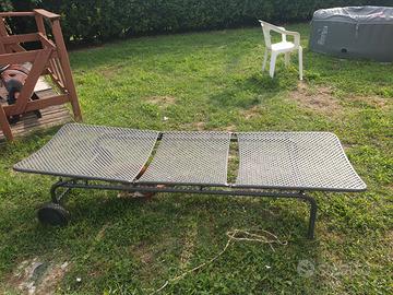 Lettino prendisole in metallo