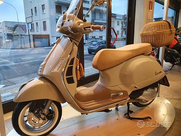 Vespa 300 GTS hpe modello CAMPAGNOLA