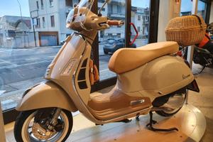 Vespa 300 GTS hpe modello CAMPAGNOLA