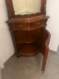Vetrina angolare classica