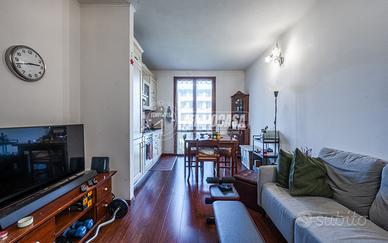 Bilocale al primo piano con garage.