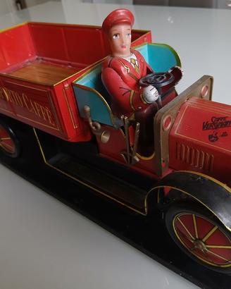 camioncino Fiat in latta caffe Vergnano