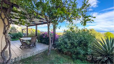 Villa panoramica immersa nel verde