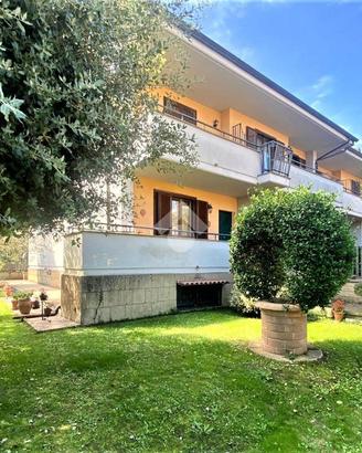 VILLA A SCHIERA A VALENTANO