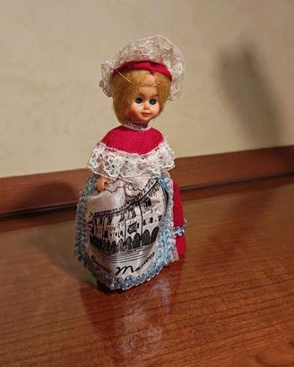 Souvenir doll bambola da collezione Mantova Italia