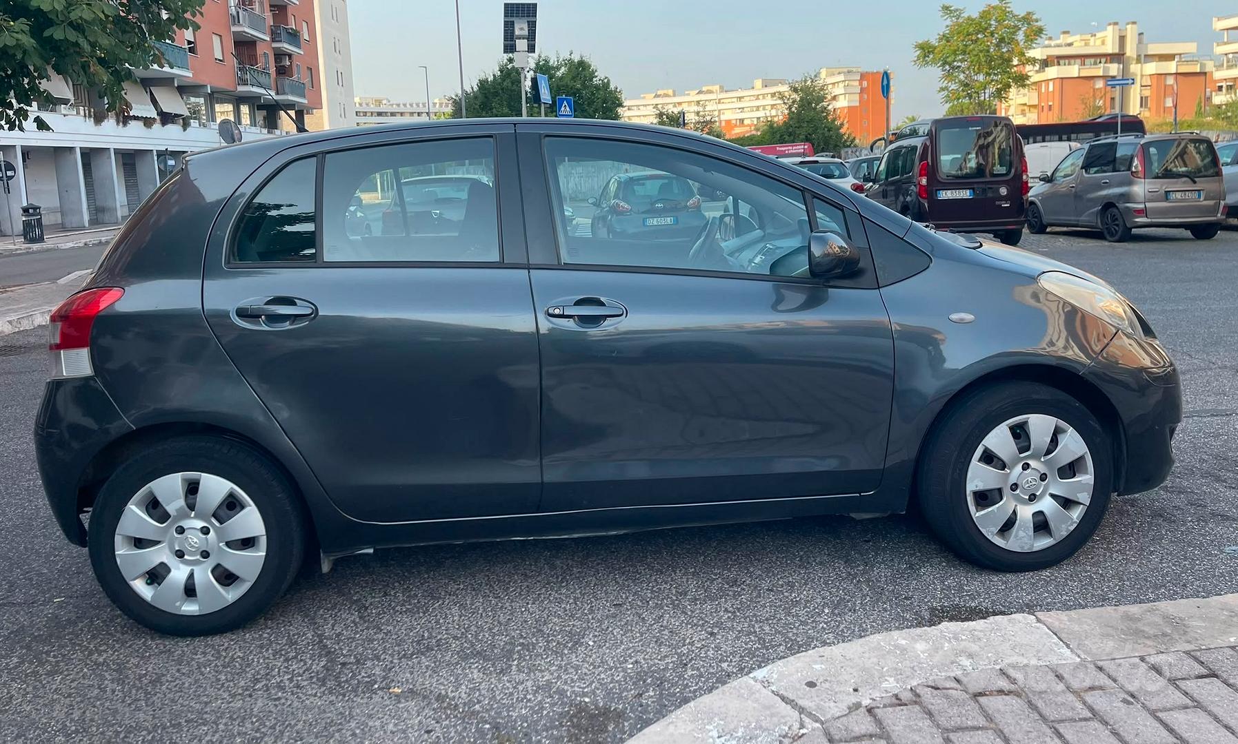 Toyota Yaris 2010 photo 2