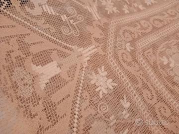 Copriletto realizzato a mano in filet