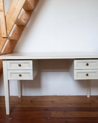 Scrivania in legno stile classico